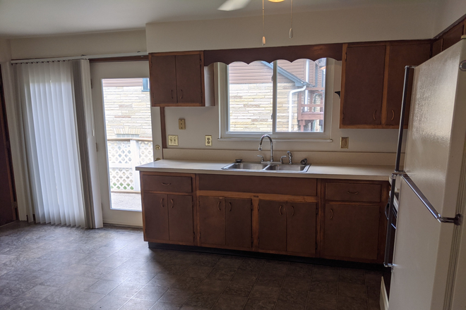 Kitchen - 323 North Main Street House