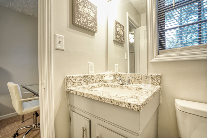 Bedroom bathroom - Roommate style home