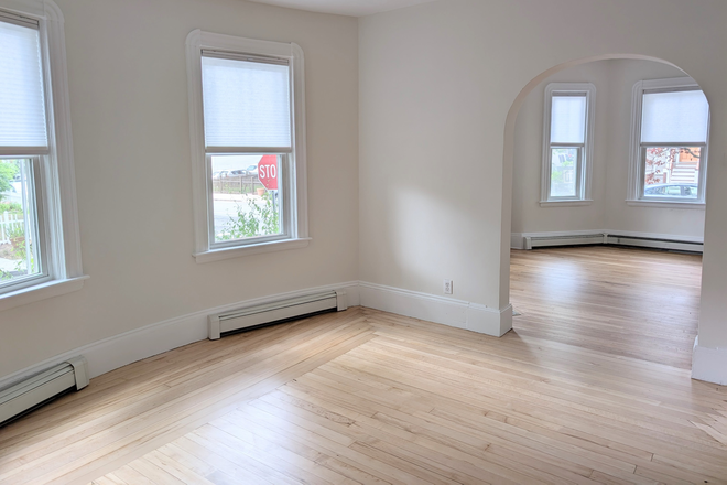 possibility to convert DR to 2nd bedroom - 1+ bedroom minutes to Harvard Sq & Mount Auburn St
