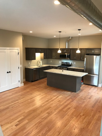 Kitchen with closet - Franklin Hall Apartments