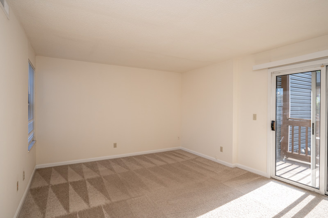 Living Space - Highland Commons Apartments