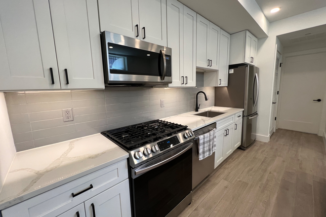 Kitchen - Park View Apartment For You!