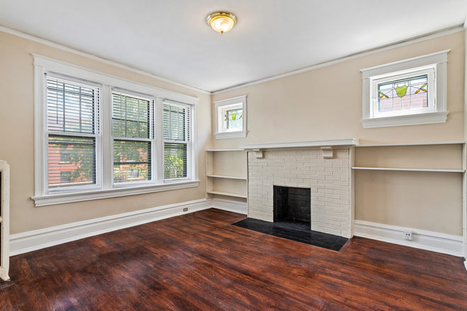 living room - 6028 Pershing - 3+ bed - Close to WU Duplex