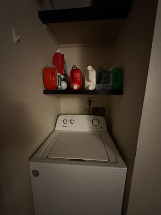  - Spacious Bedroom in 3 Bedroom 2.5 Bath Condo Apartment close to Tufts, Davis Square, i-93