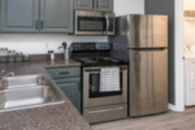 Kitchen - Station 21 "SPRING SEMESTER" December 1 - July 1 Apartments