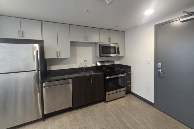 Kitchen - Lightview Single Bed - Discounted Apartments