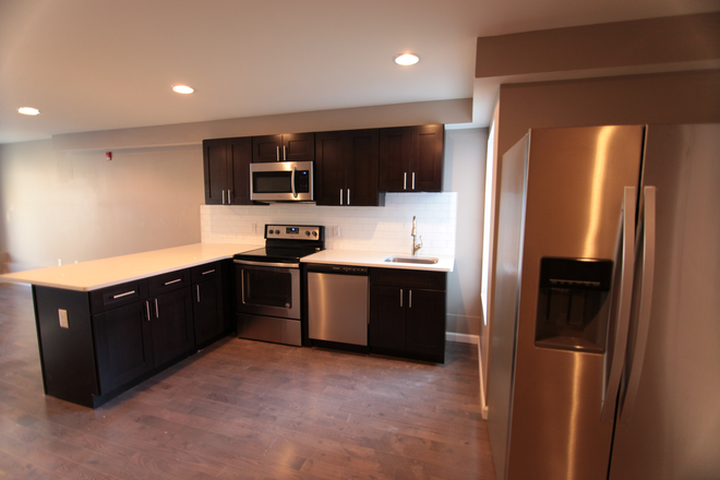 Kitchen - Off Campus Philly - Gorgeous Spacious Unit With Back Patio - 6 Bed 6.5 Bath Apartments