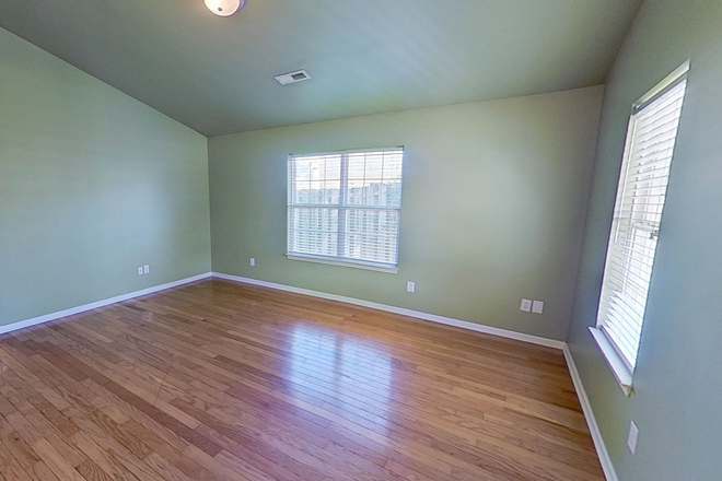 Living - 3 BD/2BA Home with Garage in Azalea Trace - Students Welcome