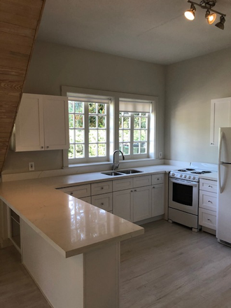 kit - Beautiful 1 bedroom in 4 bedroom home for students!! New renovation, available now