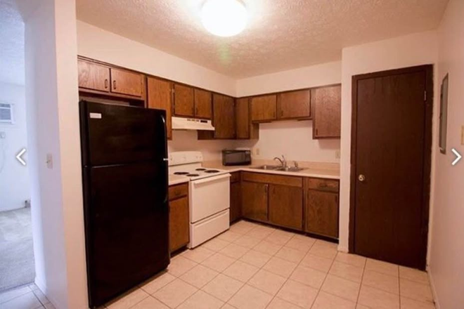 Kitchen - Apartment Close to Campus