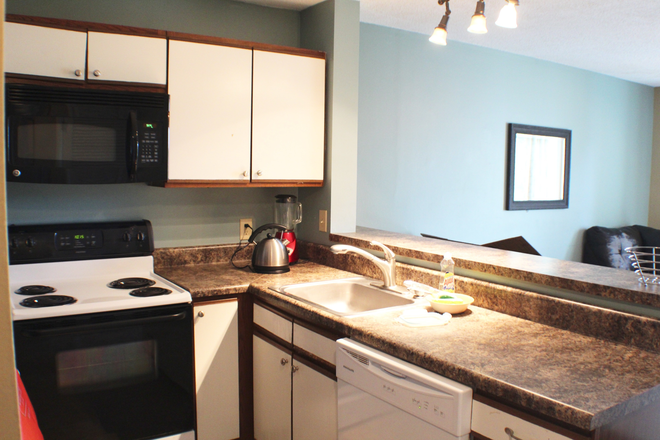 Kitchen - Hunters Ridge - 4 bed - 2 bath condo - Near campus