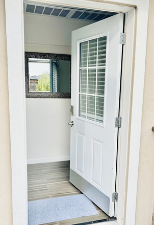 Front Entry Door - Recently Renovated - Fully Furnished - 4 bdrm/3 bth - 2miles to UCB Rental