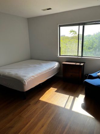 bedroom - Chesterfield condominium complex