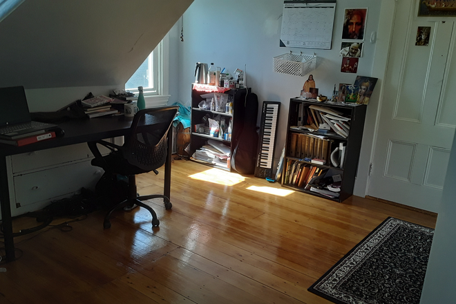 Room pic 2 - GRAD STUDENT COMMUNITY LIVING at TRINITY HOUSE, in walking distance to BC!
