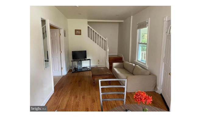 First Livingroom - Walk to UMD-available Bdrs-Furnished or unf next to Lidl, UMD shuttle, metro SAVE LOCATION House