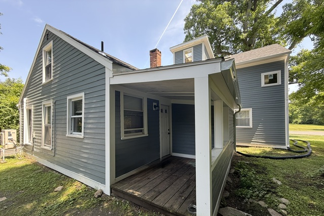 Exterior Deck - 30 North East Street Rear - 1 Bedroom Apartments
