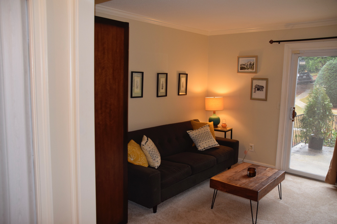 LR - Great downtown Decatur location, convenient to the Marta line Townhome