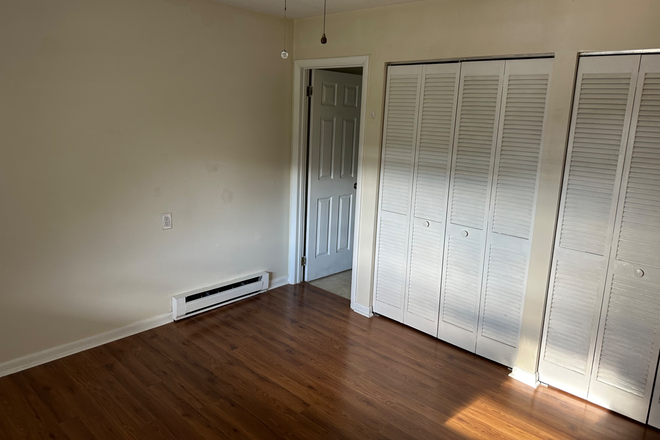 Front Bedroom - College Place B 305