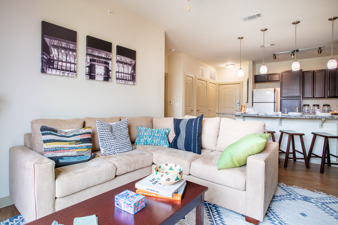 Living Space - Northpoint Crossing (Spring Sublet) - ONE MONTH FREE Apartments