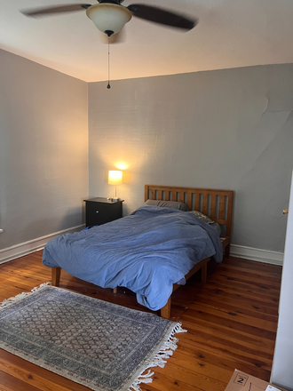 2nd floor bedroom - PInk Shared Housing Walkable to Campus House
