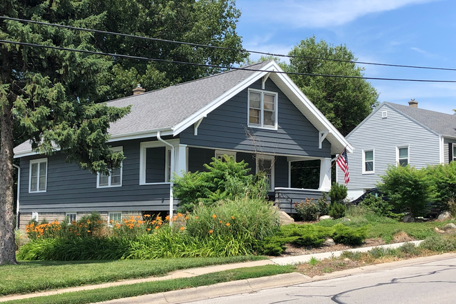 Outside street view of the house - Two rooms for rent with UNO graduate near UNO and Creighton - $700 all utilities included House