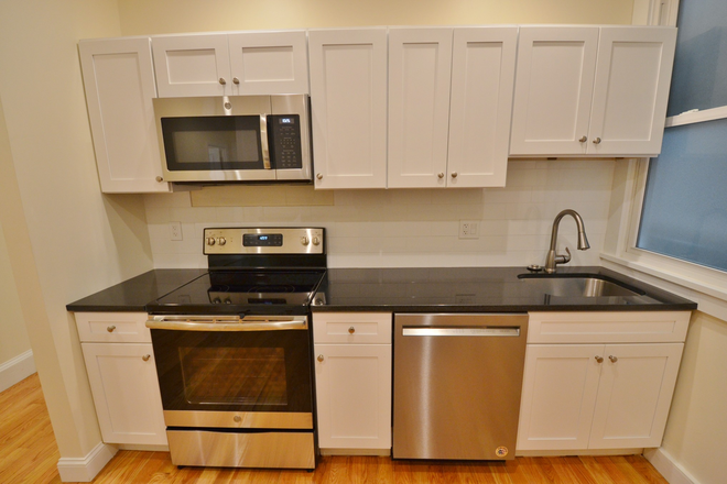 Kitchen - 4 Bed Available 9/1/25! *CONTACT NOAH 603-470-8181* Apartments