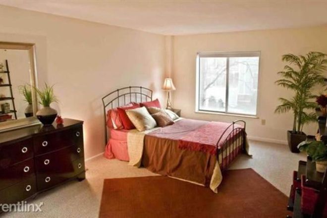 2 - Luxury condo steps to Central Square