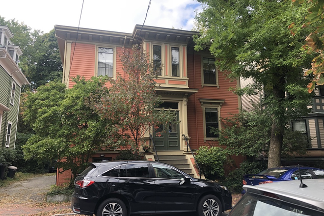 Front of the house - Pleasant basement apartment off Mass Ave between MIT and Harvard