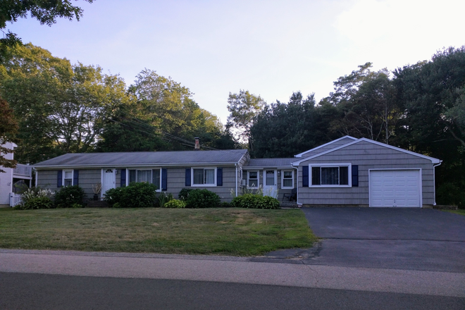 another view of front of house - 19 Anna Olivo Court House