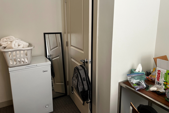 Room - Sublease for 4x4 apartment in Landmark