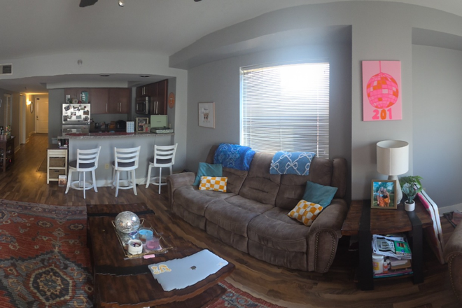 Living room - Lake Plaza Condominiums