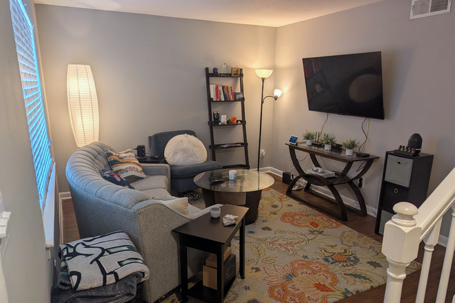 Living Room - Colonial Townhome Apartments