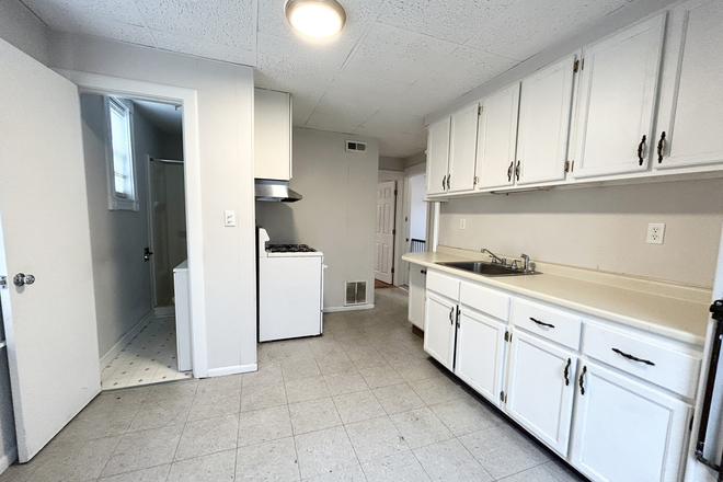 Kitchen - 2 Bedroom in the Polish triangle Apartments