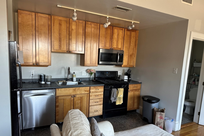 . - Renovated 3 Bed / 2 Bath next to Red Line available 9/1/26!!