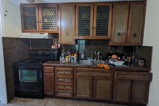 Kitchen - 3 Bedroom house near ODU campus.