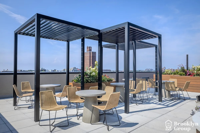 rooftop - 3bed 2 bath place, Looking for female roomate!