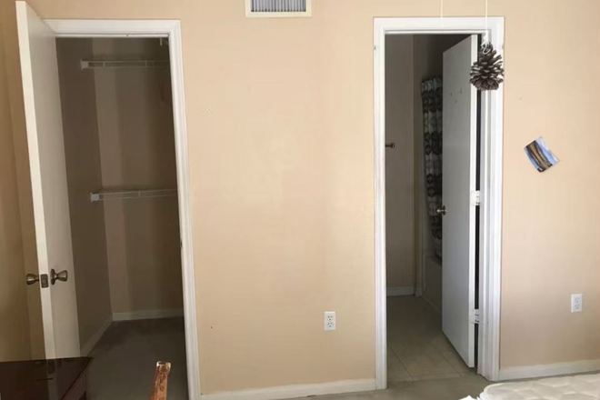 bathroom & walk-in closet - [Sublease] 1b1b in 4b4b at University Place - $360/mo - Available Feb 1st