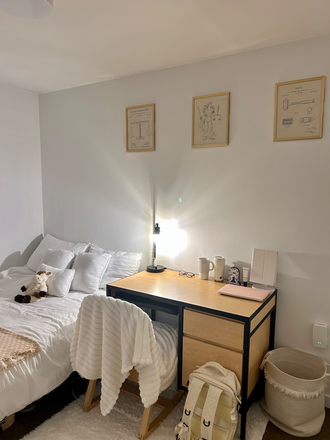 Bedroom - Commons 6 On-Campus Housing with Bay Window