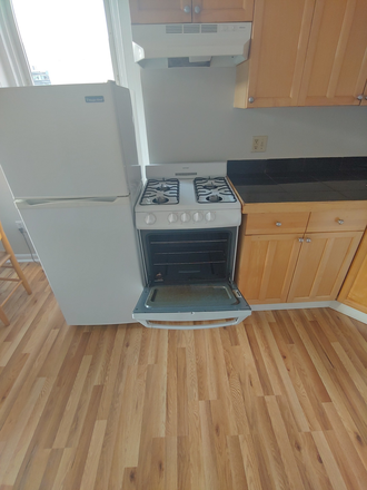 Call NOW for showings! 617-236-8600 - JOY ST - CUTE TRUE 2BR W/ LIVING RM, H&HW INC DW, LNDRY IN BLDNG ON BEACON HILL AVAIL *9/1/2026* Apartments