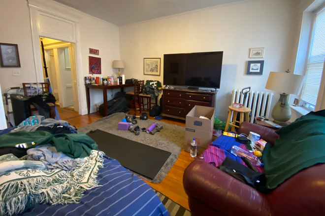 1 - NO FEE -- Studio Apartment on Huntington Ave. - GRAD STUDENTS