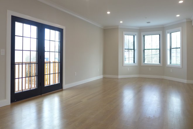 bostonrealtyonline.com - Spacious New Construction Four Bed Two Bath with Balcony Apartments