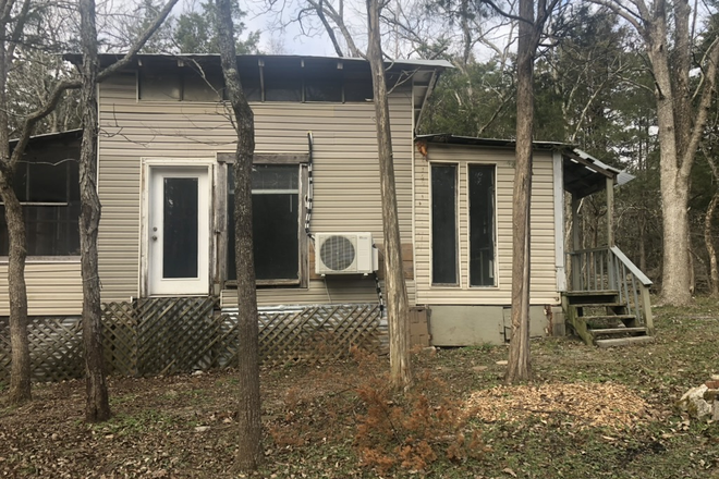 Exterior front - Cozy cabin in the woods near MTSU
