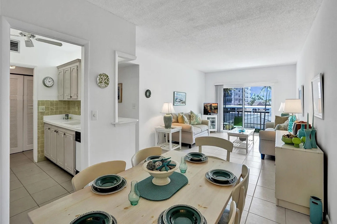 Dining - 1 Block from the BEACH 2/2 Condo