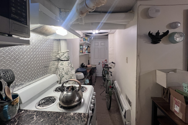 Kitchen - 1 Bedroom Close to Comm Ave & MBTA Apartments