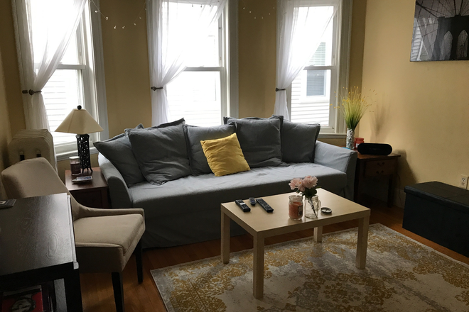 . - **NO BROKERS FEE!!** Spacious 3 Bed / 1 Bath w/ LAUNDRY IN UNIT! Avail. 9/1/26!! Apartments