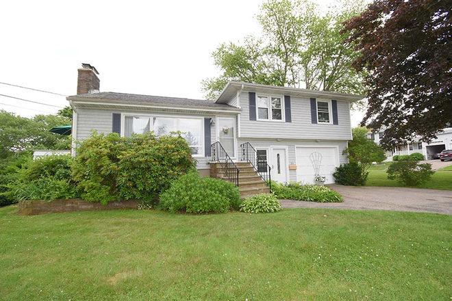 Exterior - 26 Earles Court - Narragansett Pier House