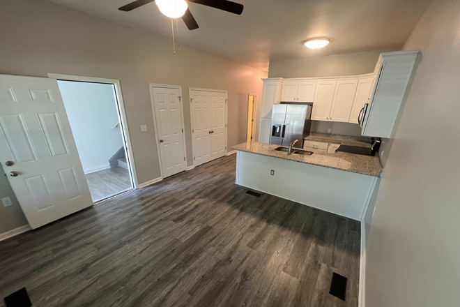 kitchen/living - 2 Bed/1 Bath Duplex Duplex