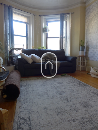 bostonrealtyonline.com - Bright Three Bedroom on Hammond Street in the South End Apartments