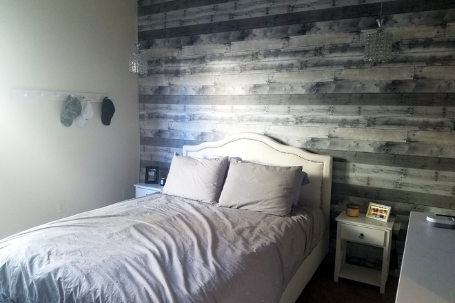 Bedroom - Large Great Room and 6 Bedrooms!! House