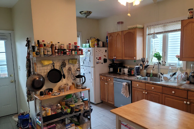 Call NOW for showings! 617-236-8550 - HILLSDALE RD - FLR THRU 3BR NEAR TUFTS FOR *9/1/2026* W/ EIK, DW, DINING RM, A/C, PRCH, FREE LNDRY! Apartments